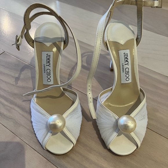Jimmy Choo
Sacora Tulle Peep-Toe Sandals
35.5 (5.5)
Ivory - Picture 2 of 11